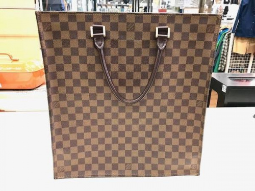 バッグのLOUIS VUITTON