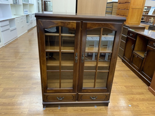 万能収納のキャビネット