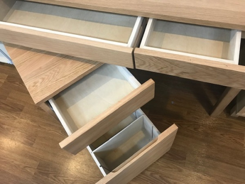 デスクのオーク材