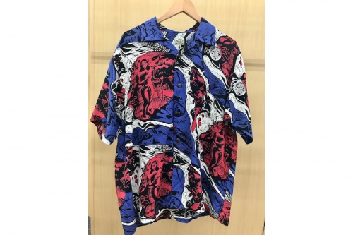 シャツのアロハシャツ