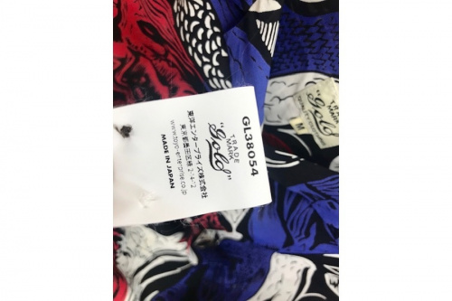 オープンカラーのGOLD