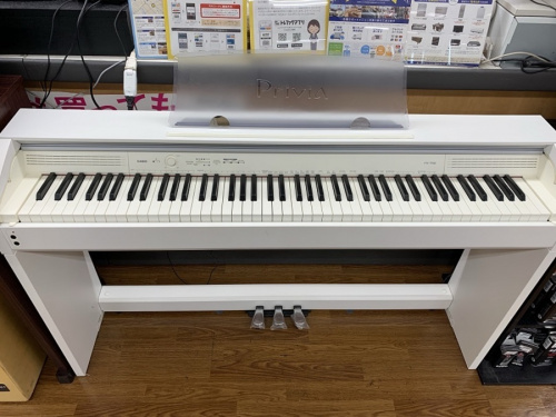 鍵盤楽器の電子ピアノ