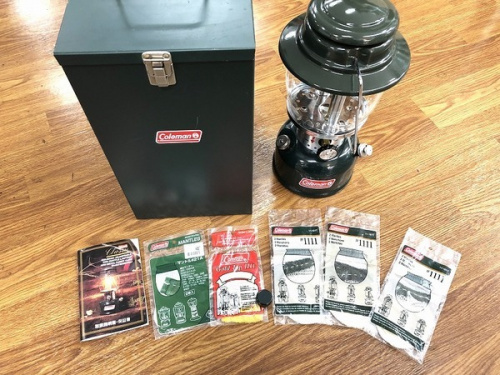キャンプ用品のコールマン
