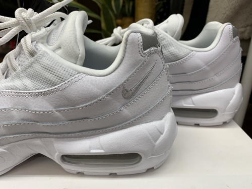 スニーカーのNIKE