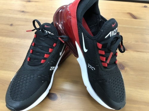 スニーカーのNIKE AIR MAX 270