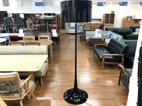 デザイン照明のフロアスタンド