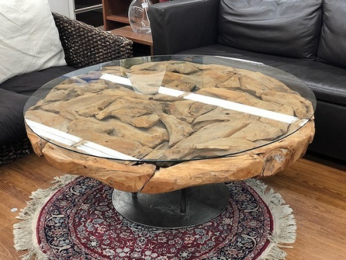 家具のテーブル