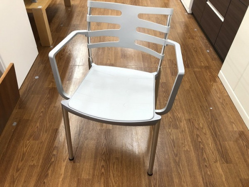 家具のアームチェア