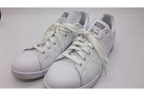 靴のスニーカー