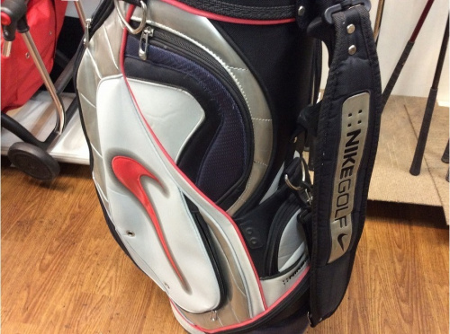 キャディーバッグのNIKE GOLF