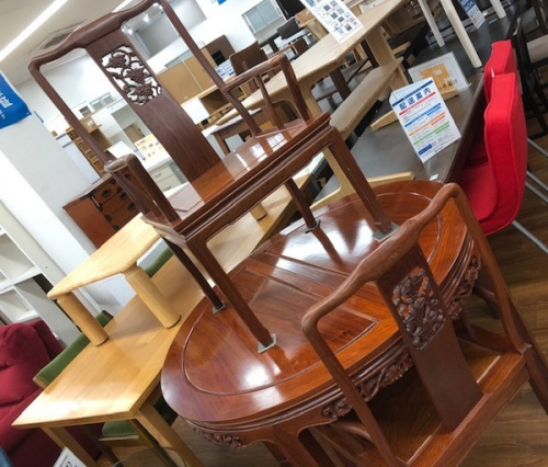 生活家具のテーブル