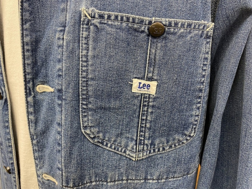 カバーオールのLee