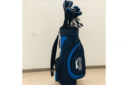 スポーツ用品のゴルフセット