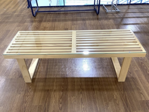 家具のテーブル
