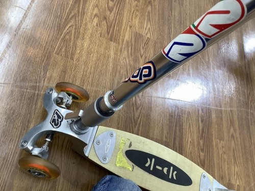 アウトドアのキックボード