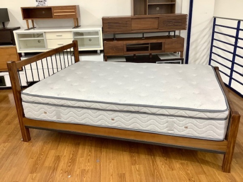 家具のベッド