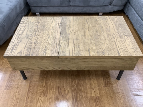 家具のテーブル