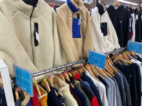 衣類　中古　USEDのダウン　パーカー　ニット　シャツ