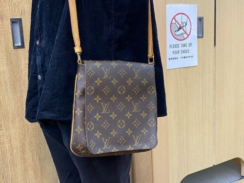 ブランドのLOUIS VUITTON　ヴィトン