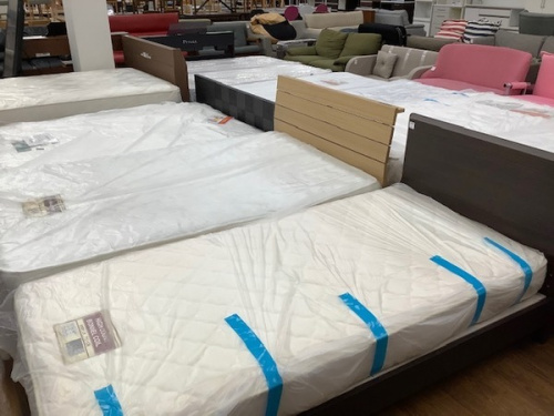 家具のベッド