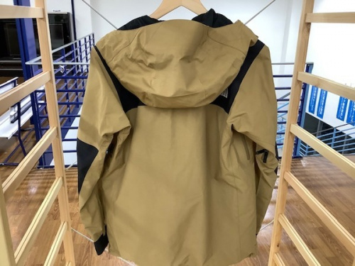 ジャケットのTHE NORTH FACE