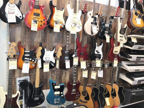 中古楽器店のFENDER(フェンダー)