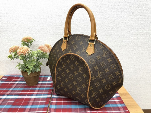 LOUIS VUITTONのバッグ
