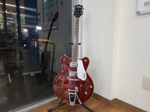 ギターのセミアコギター