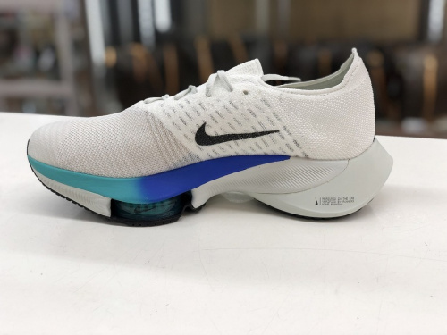 スニーカーのNIKE