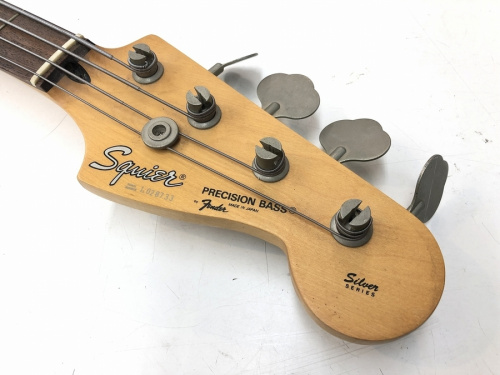 ベースのSquier