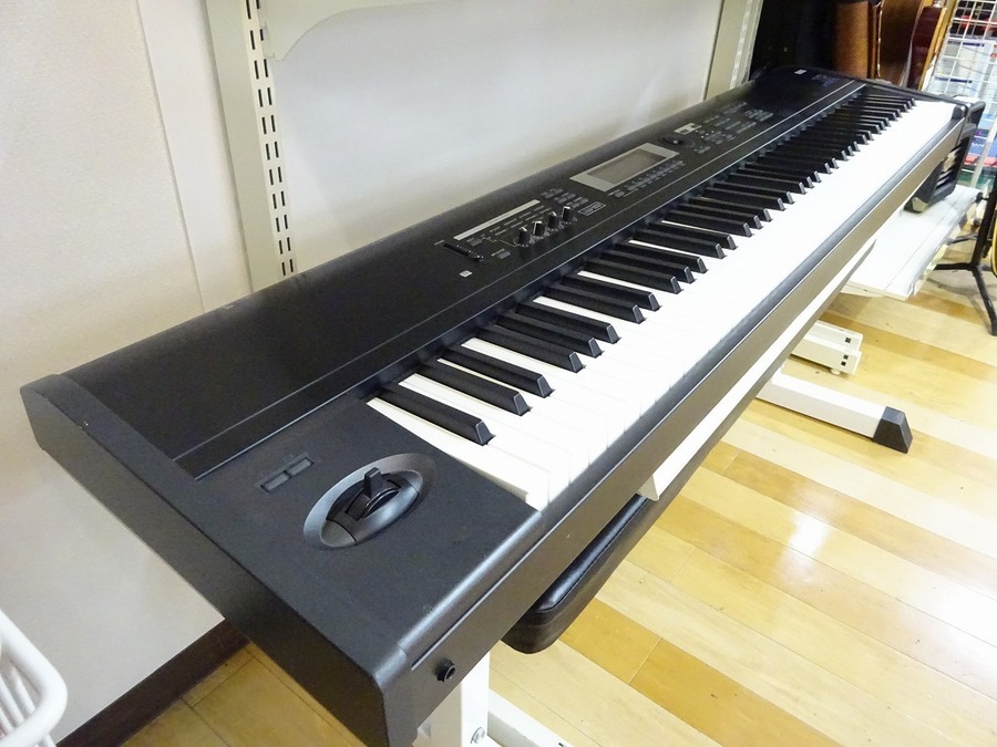 KORGのシンセサイザーTR88 Music Workstation入荷しました
