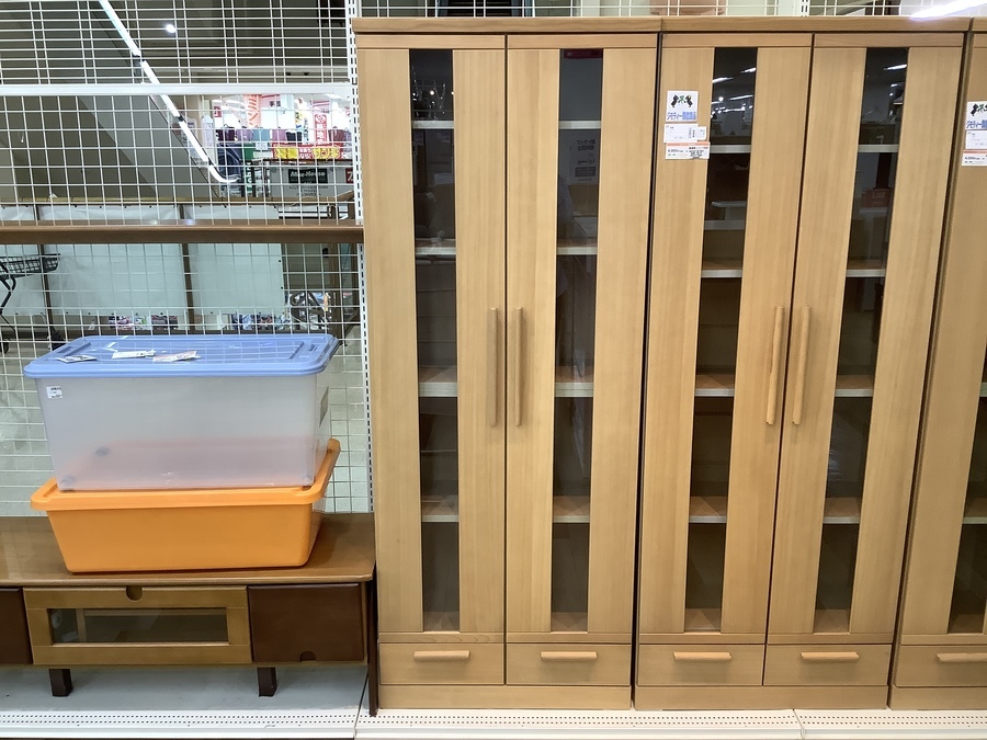 書棚　3枚扉【トレファク岸和田店】 壁一面を本棚に！？扉付き本棚のご紹介【岸和田店】｜2020年09月29日