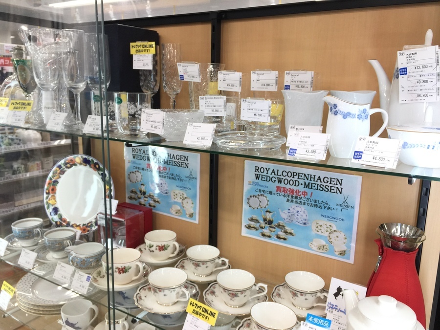 食器棚売ります！！！【トレジャーファクトリーラパーク岸和田店】 洋食器・和食器買取強化中です！！中古食器でも大丈夫！【岸和田店