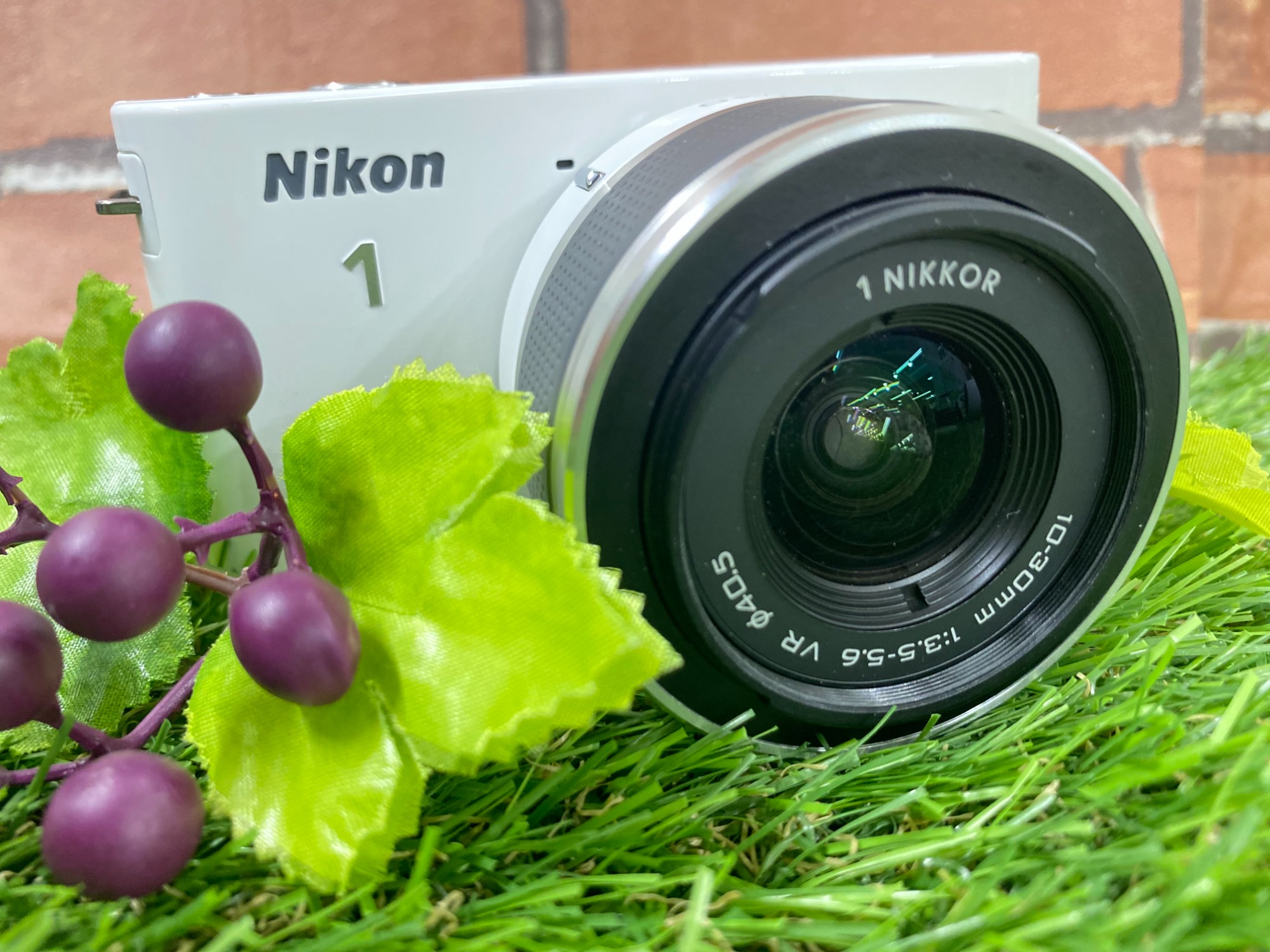 Nikon(ニコン)ミラーレス一眼カメラ J1 ダブルズームレンズセット入荷