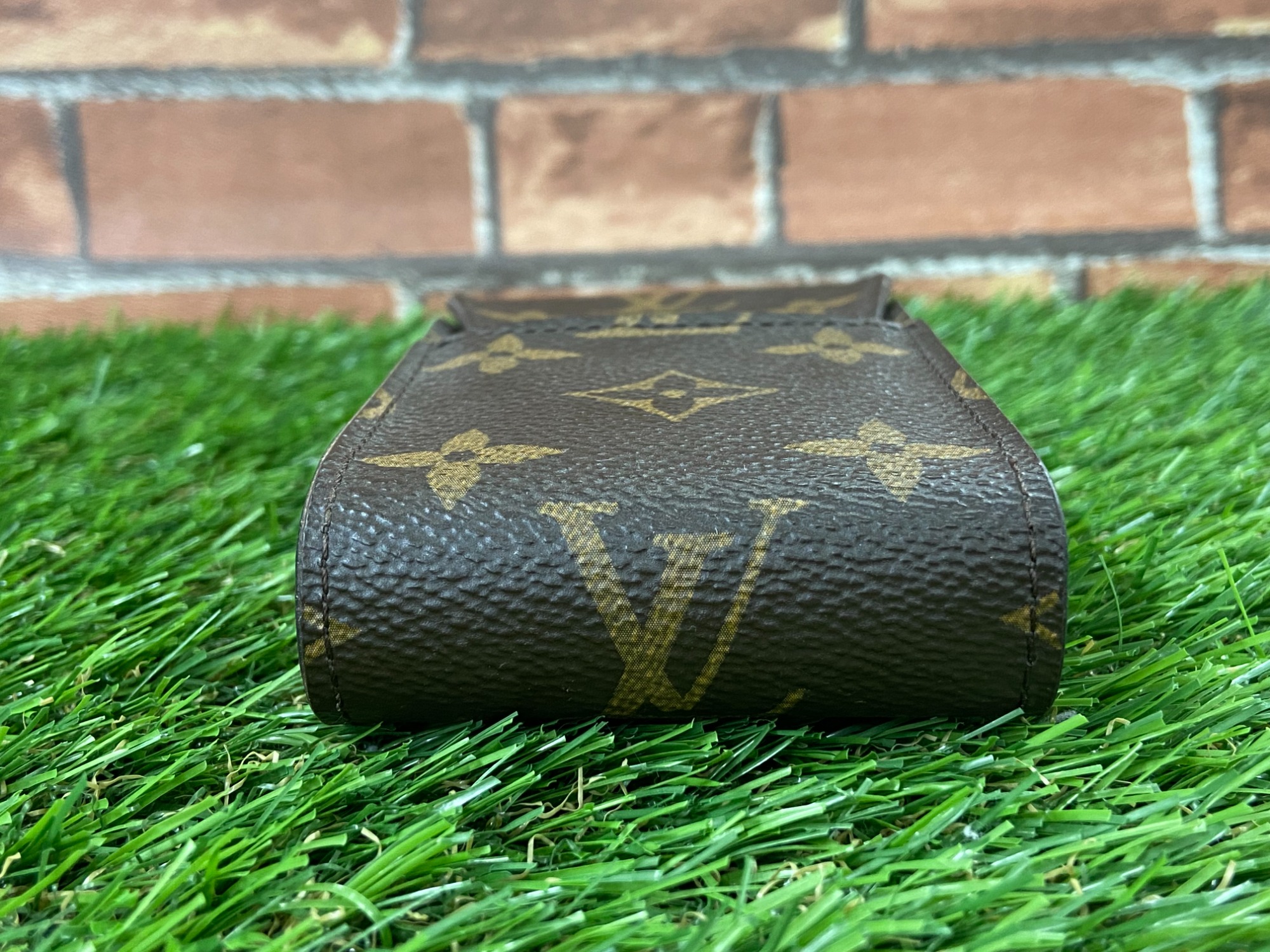 LOUIS VUITTON(ルイヴィトン)】シガレットケースが入荷いたし
