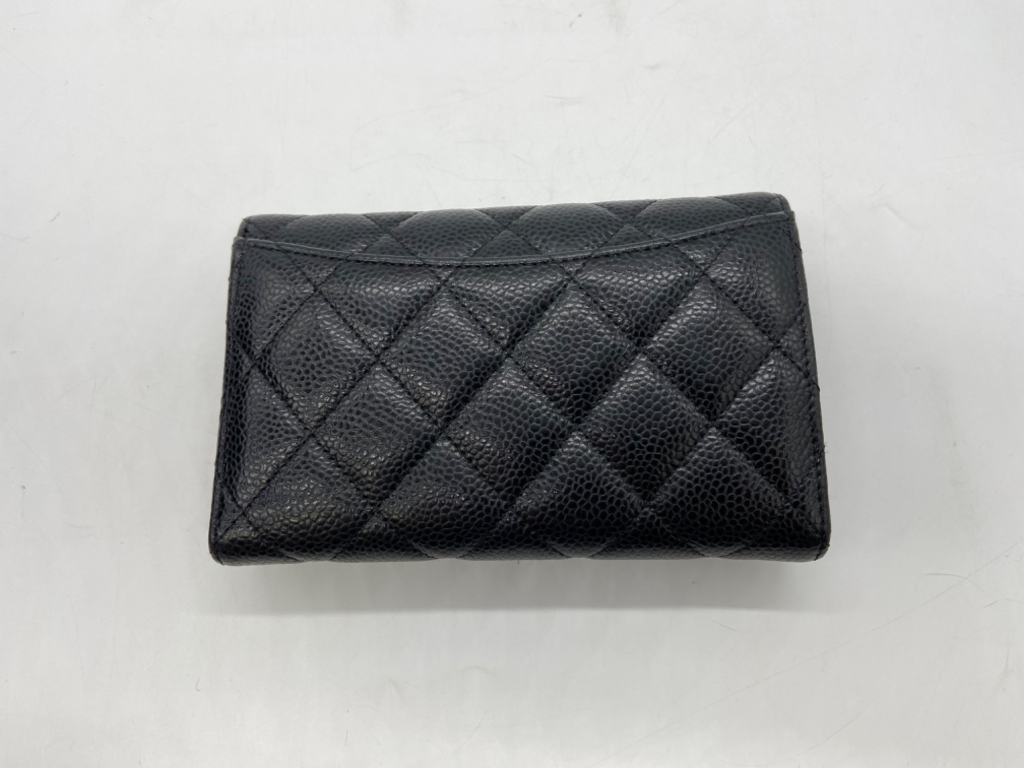 CHANEL（シャネル）キャビアスキン ミディアムフラップウォレット買取