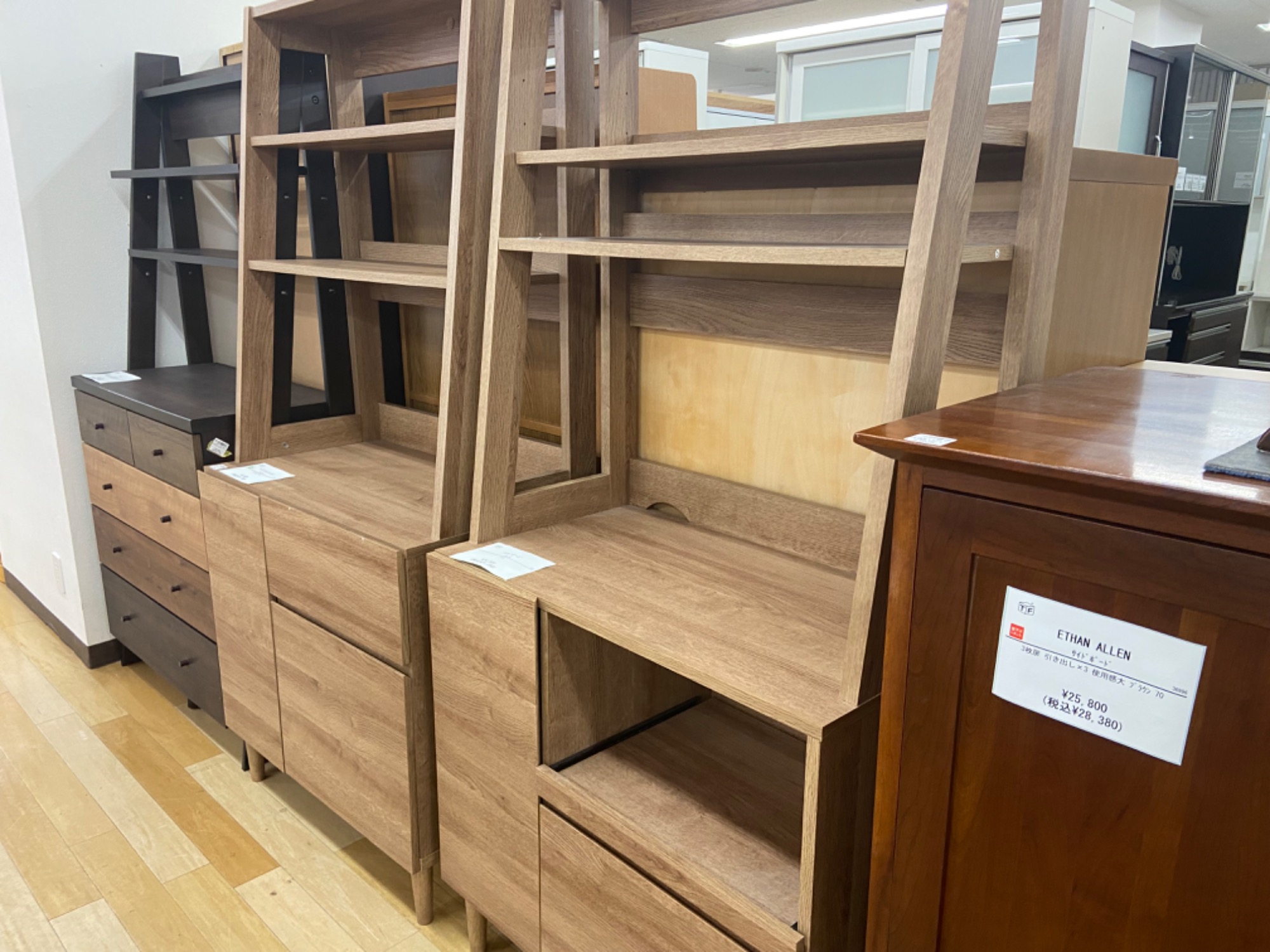 【トレファク ラパーク岸和田店】nico and...  ガラスキャビネット 入荷しました。 niko andFURNITURE&SUPPLY】ガラスキャビネットのご紹介を致します