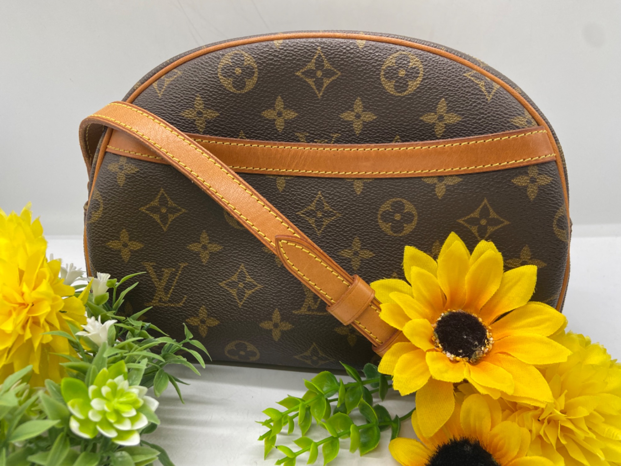 LOUIS VUITTON高評価買取中！】モノグラムのブロワをご紹介します