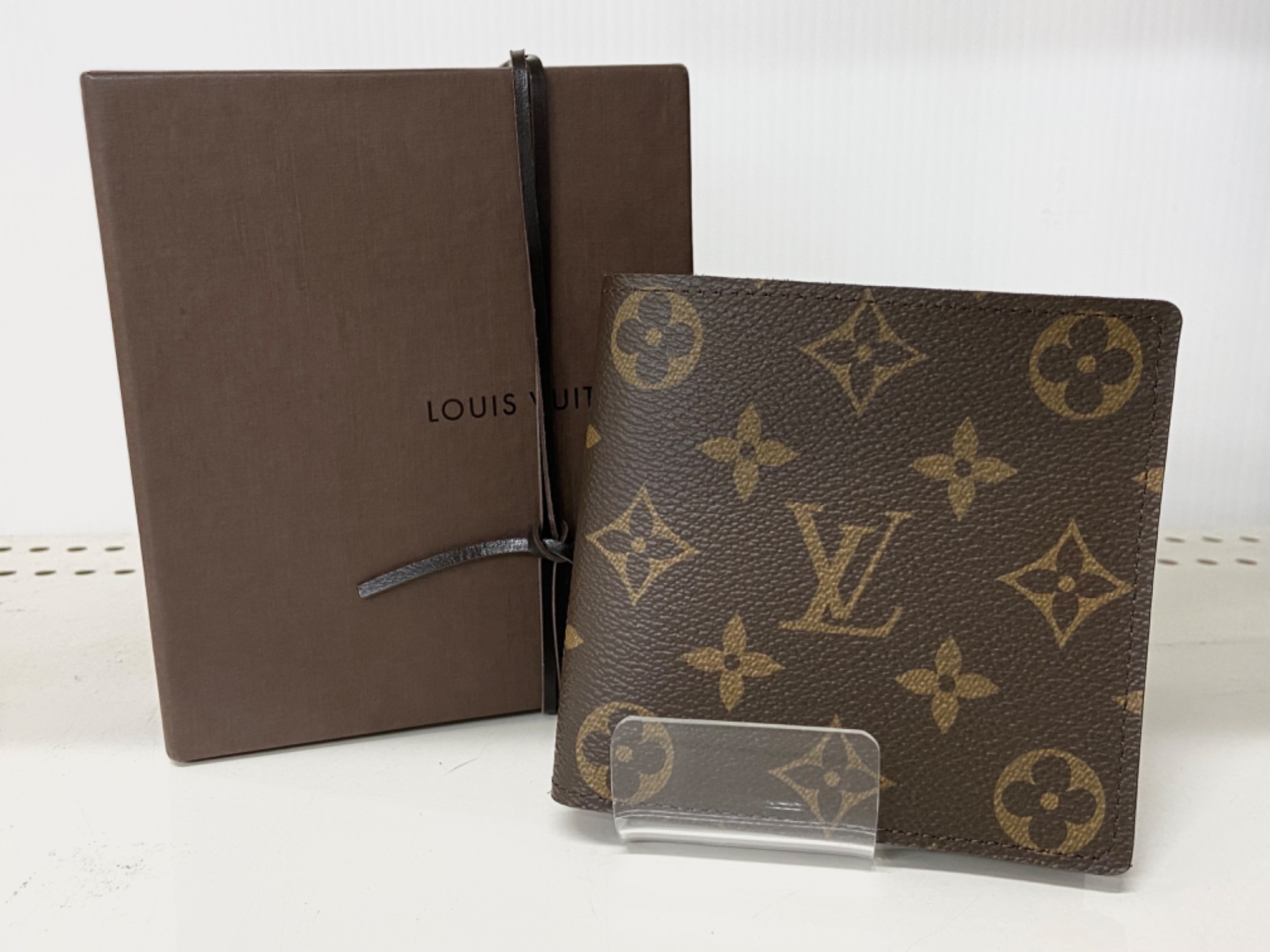 LOUIS VUITTON】N61675 モノグラム 二つ折り財布のご紹介
