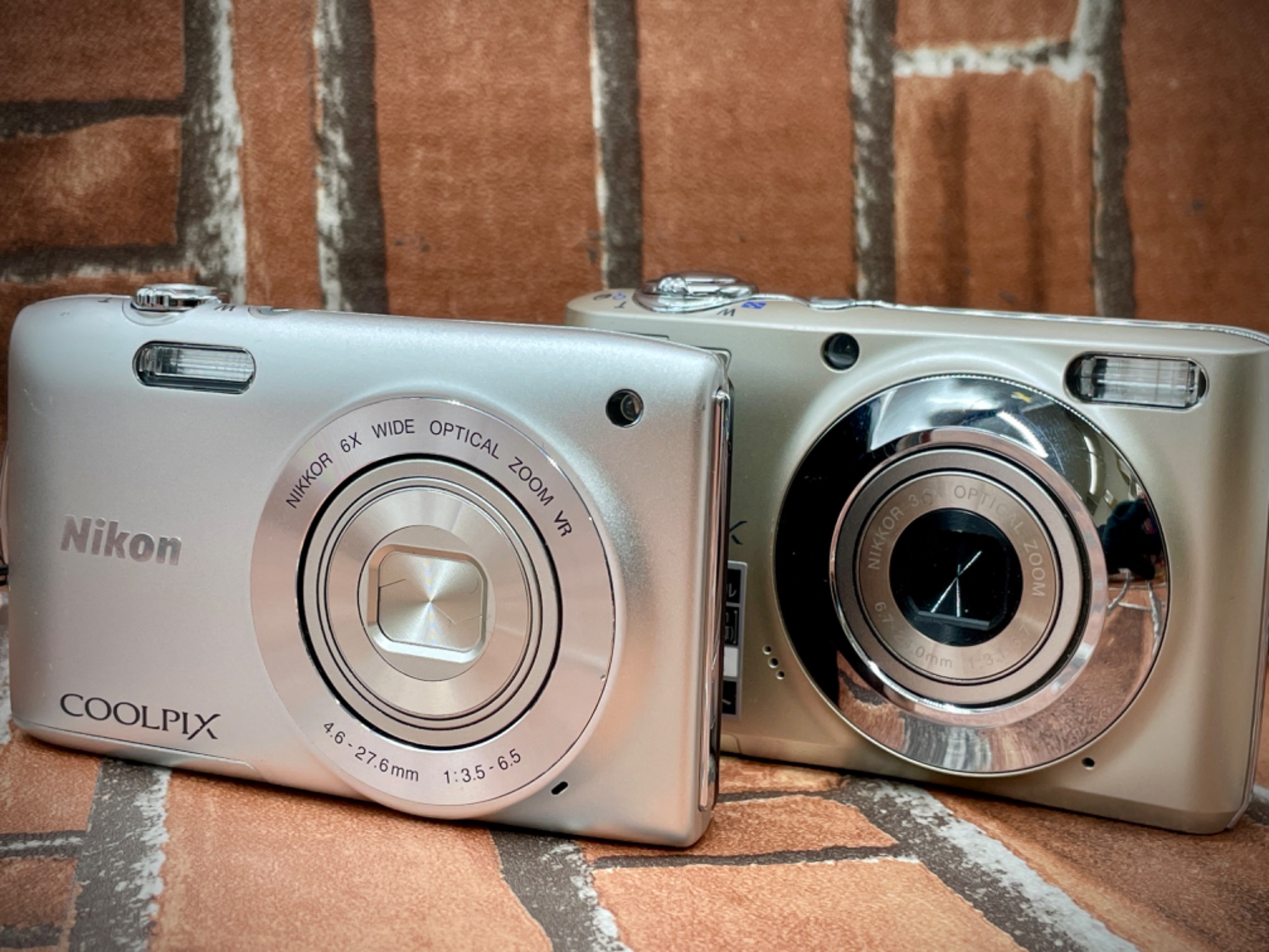 カメラ買取】Nikon COOLPIX コンパクトデジタルカメラ を 2台 ご