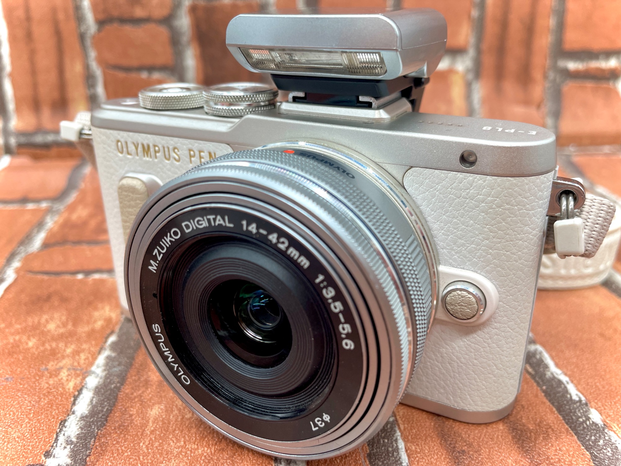 OLYMPUS E-PL8 コンパクトデジタルカメラ 買取20%UP！】OLYMPUS E-PL8 ミラーレス一眼カメラ ご紹介です
