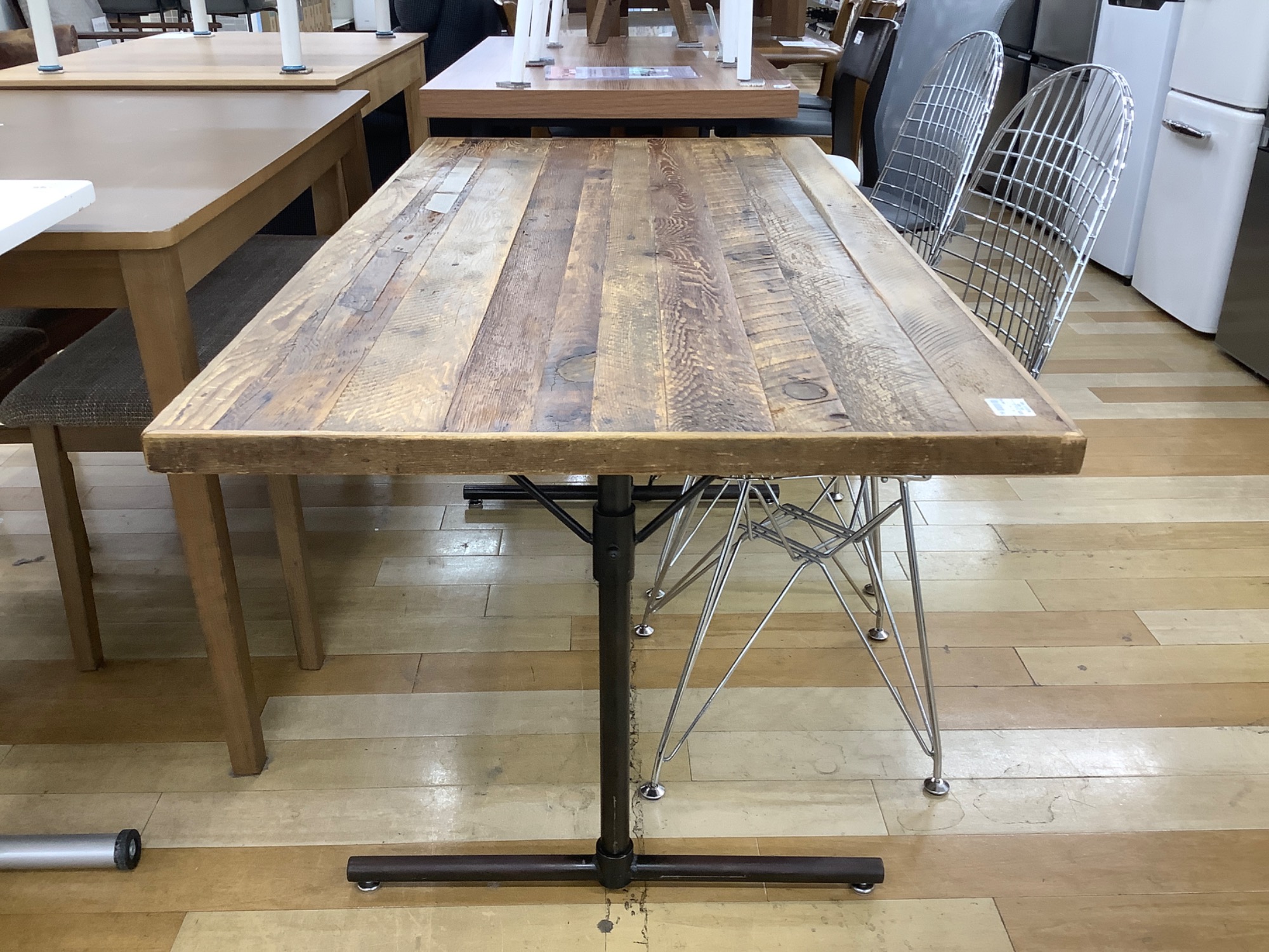 ☆家具最大展示中☆】当店オススメ！ダイニングテーブルをご紹介