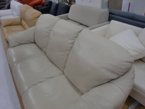 ダイニングセットのソファー