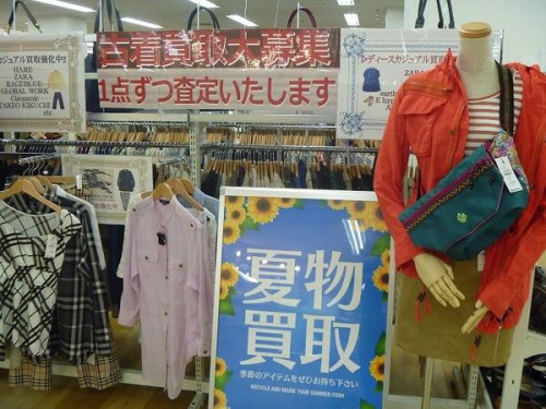 レディースファッションのシャツ