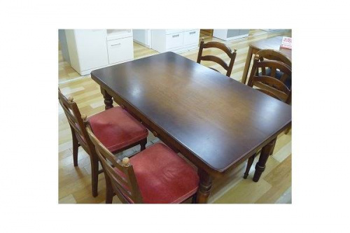 家具・インテリアのダイニングテーブル