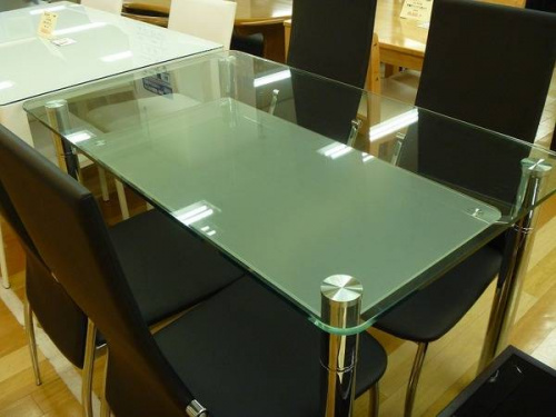 家具・インテリアのダイニングテーブル