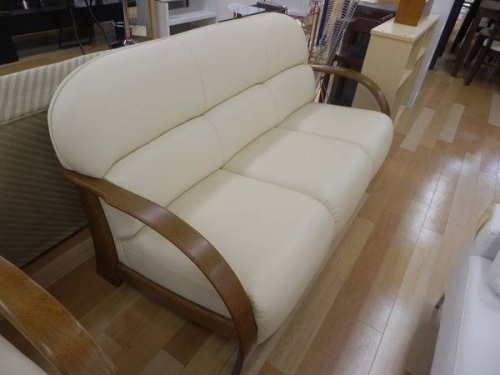 三人掛けソファの岸和田家具