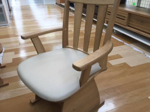 ダイニングセットの岸和田家具