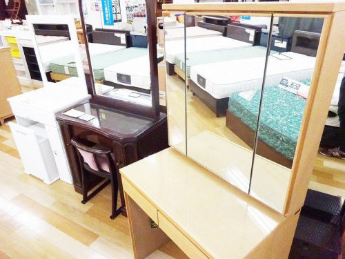 家具・インテリアのドレッサー