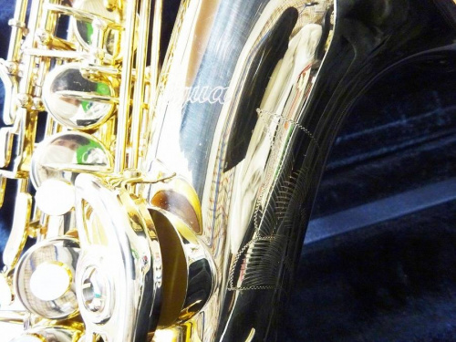 サックスの岸和田 楽器